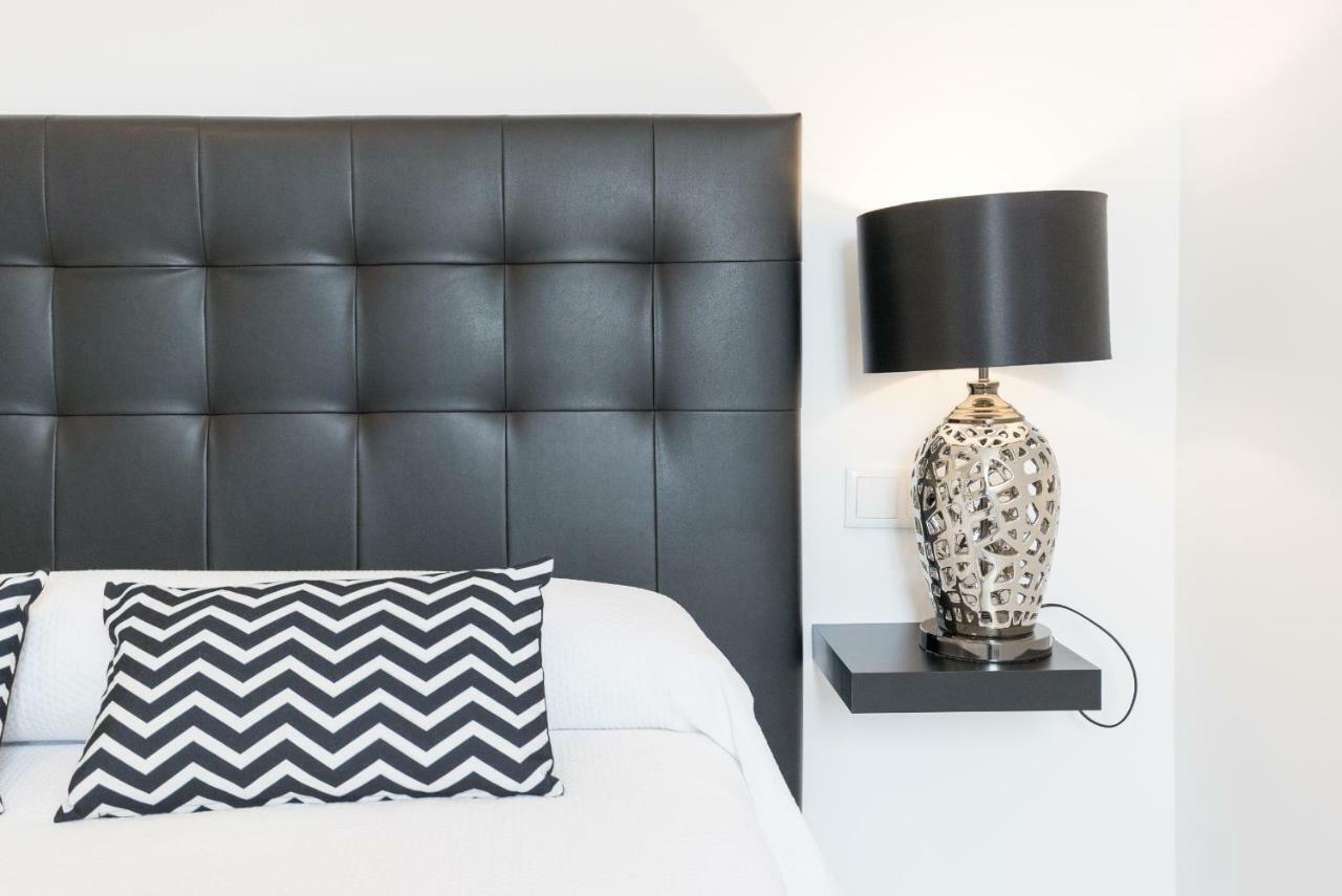 Stunning Spacious City Apartment With Free Parking Малага Экстерьер фото