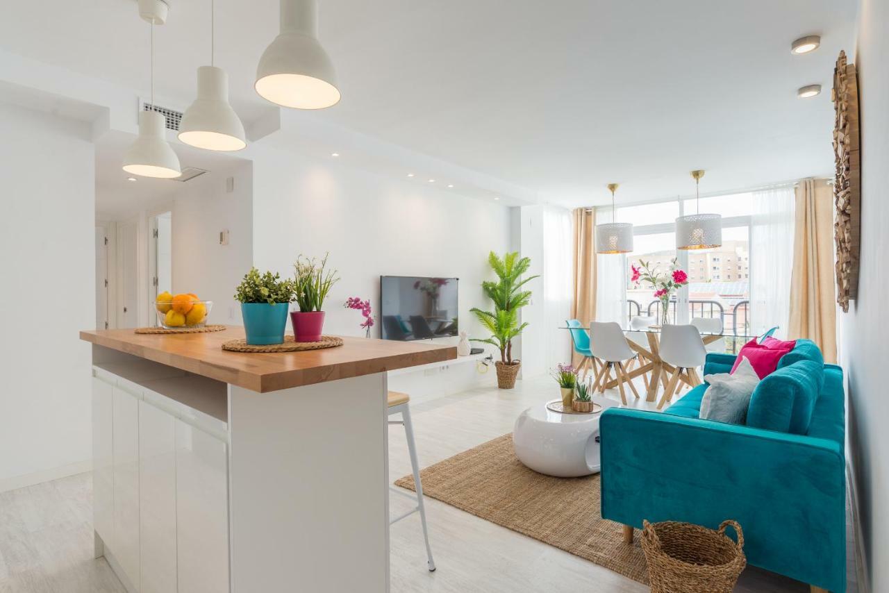 Stunning Spacious City Apartment With Free Parking Малага Экстерьер фото
