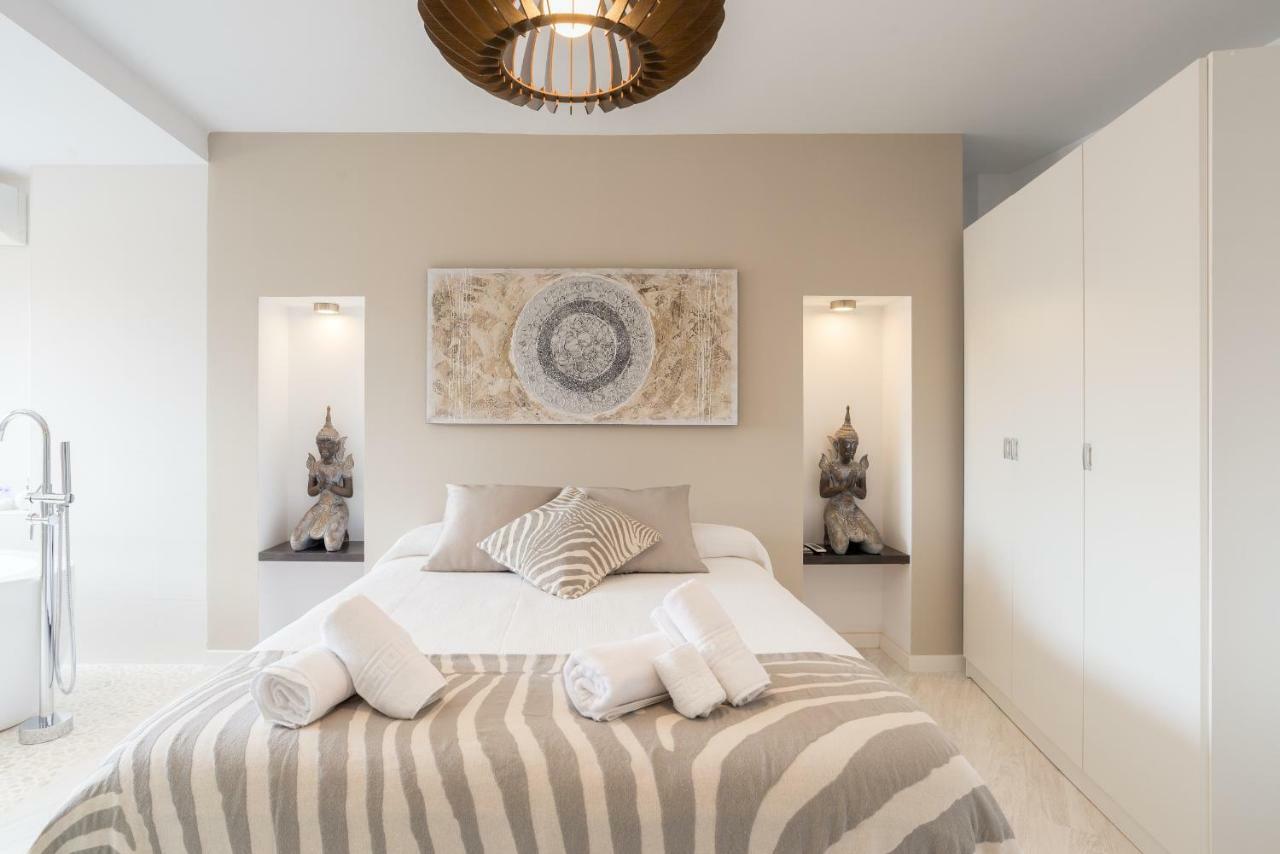 Stunning Spacious City Apartment With Free Parking Малага Экстерьер фото