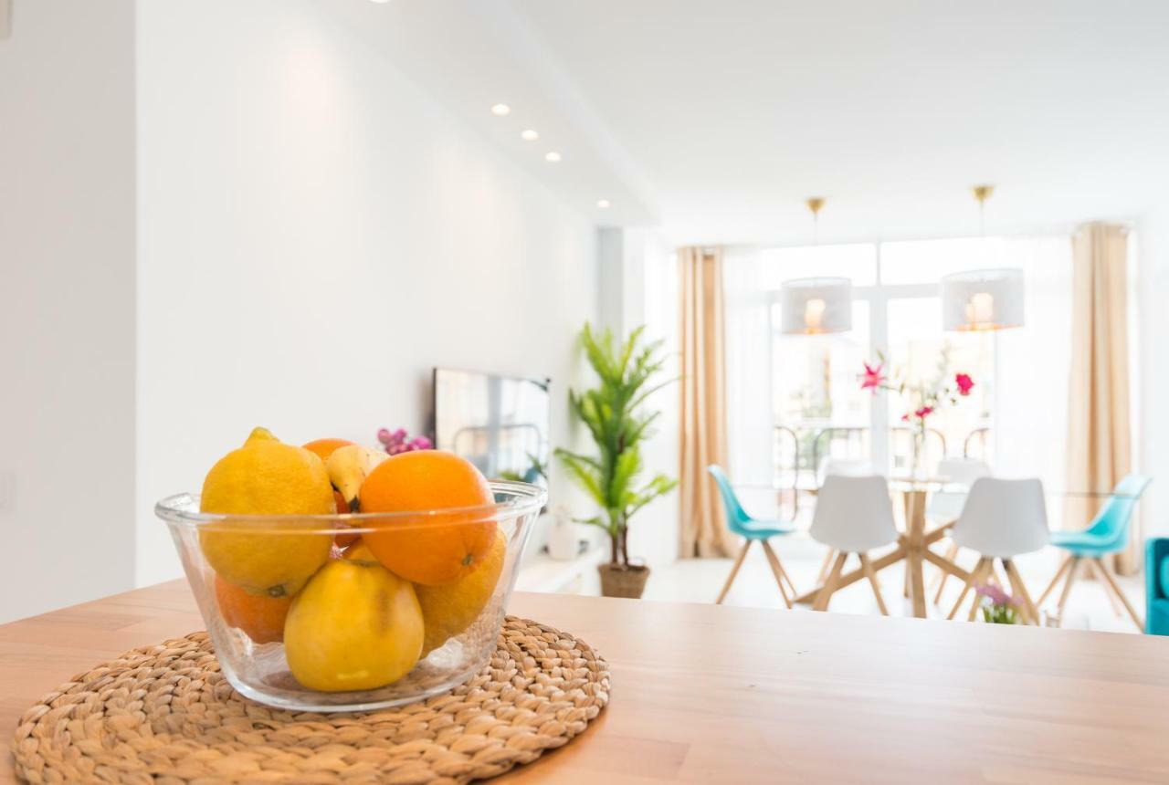 Stunning Spacious City Apartment With Free Parking Малага Экстерьер фото