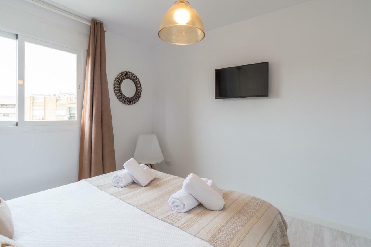 Stunning Spacious City Apartment With Free Parking Малага Экстерьер фото