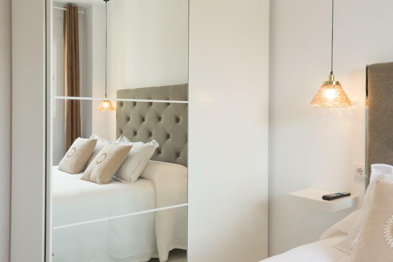 Stunning Spacious City Apartment With Free Parking Малага Экстерьер фото