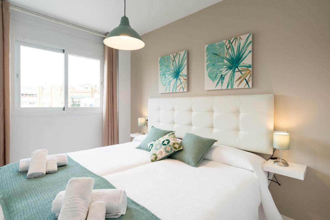 Stunning Spacious City Apartment With Free Parking Малага Экстерьер фото