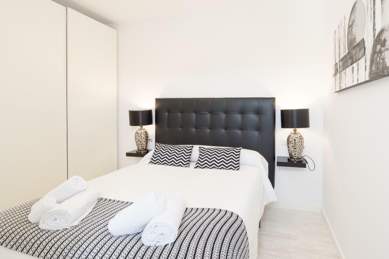 Stunning Spacious City Apartment With Free Parking Малага Экстерьер фото