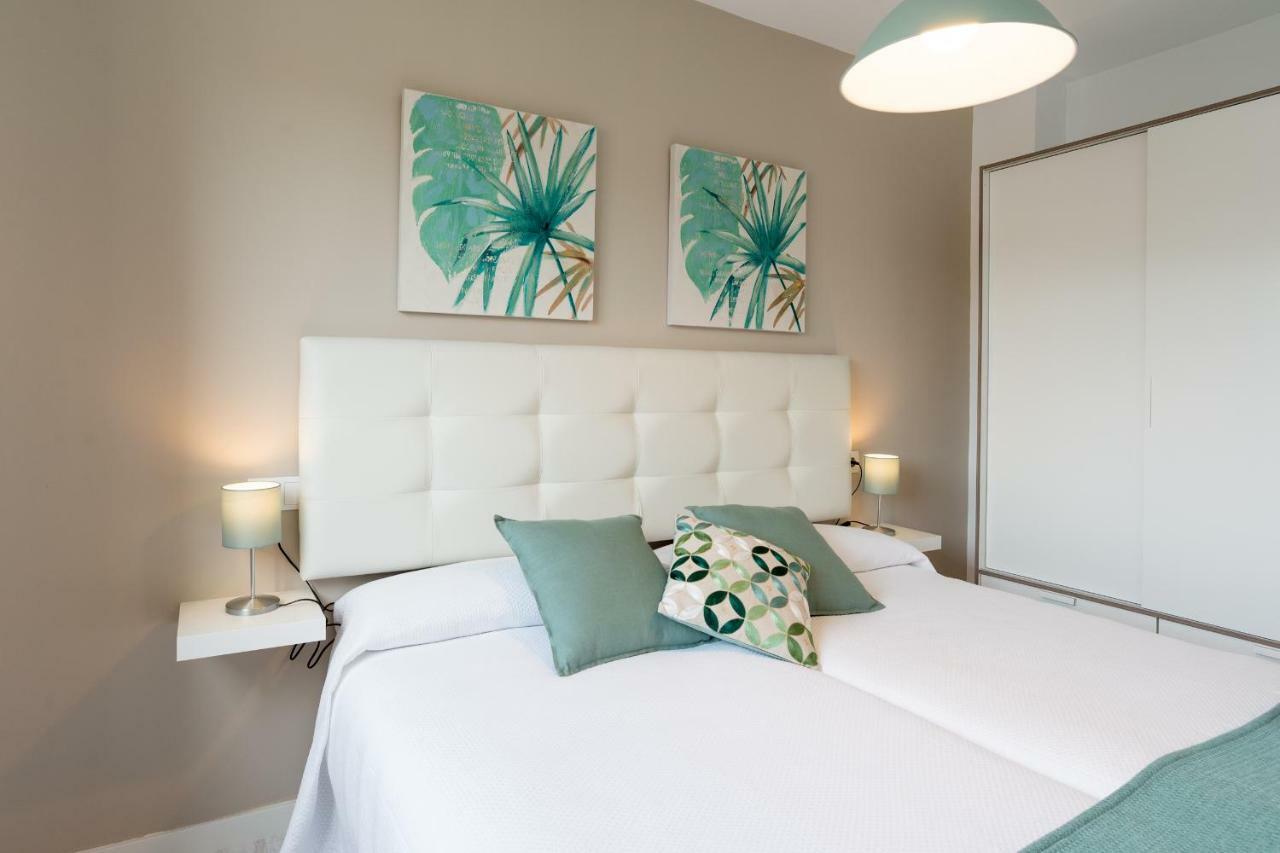 Stunning Spacious City Apartment With Free Parking Малага Экстерьер фото