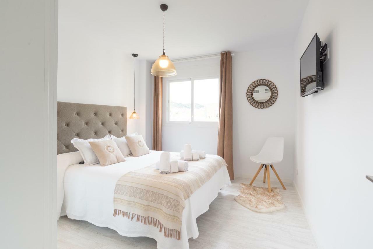 Stunning Spacious City Apartment With Free Parking Малага Экстерьер фото