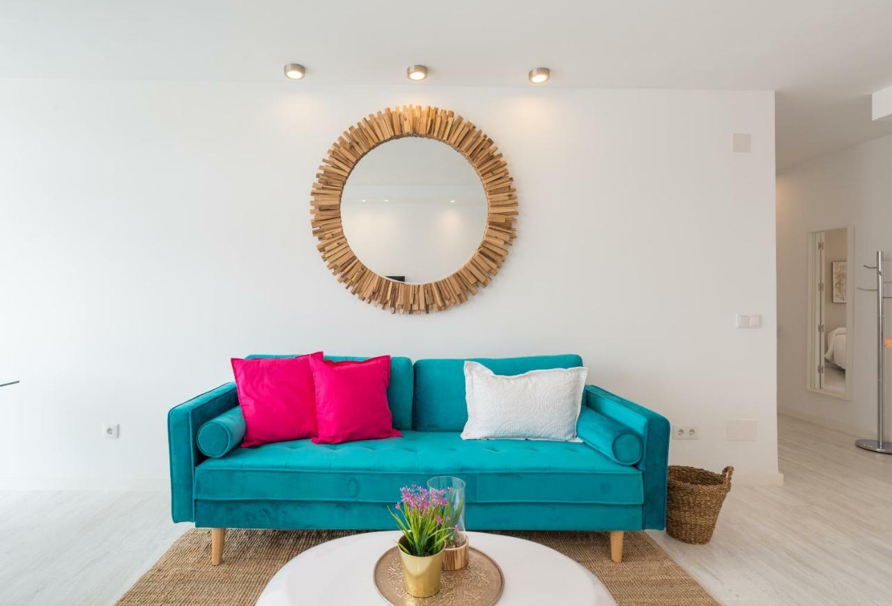 Stunning Spacious City Apartment With Free Parking Малага Экстерьер фото