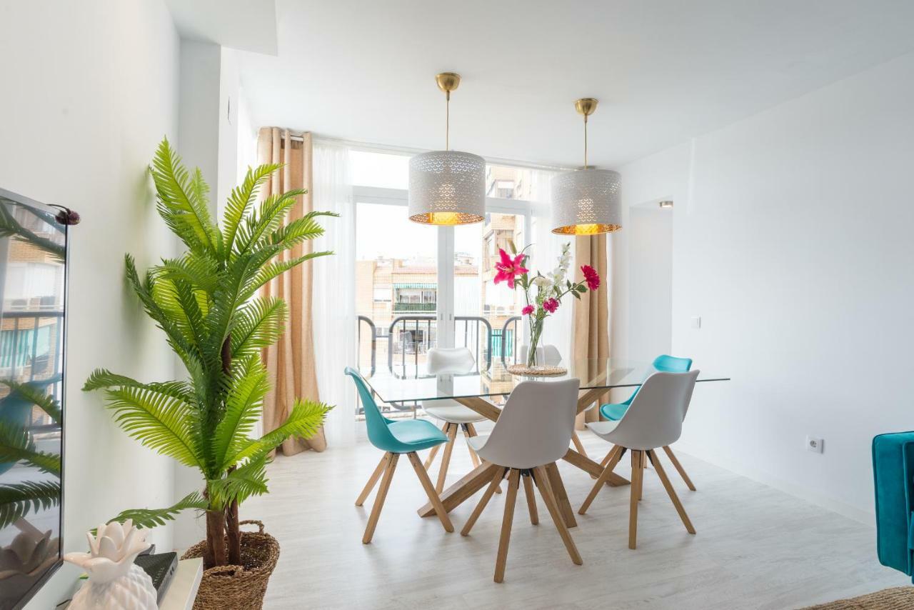 Stunning Spacious City Apartment With Free Parking Малага Экстерьер фото
