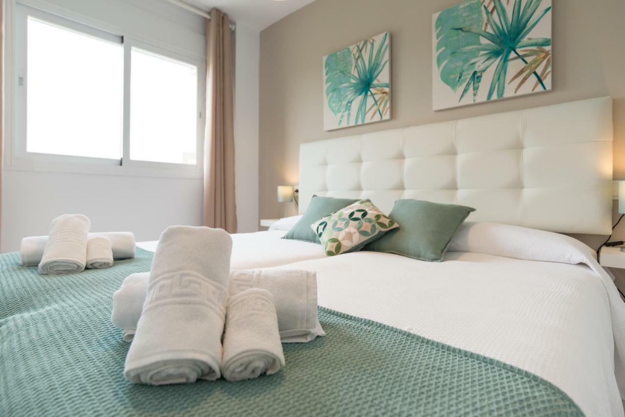 Stunning Spacious City Apartment With Free Parking Малага Экстерьер фото