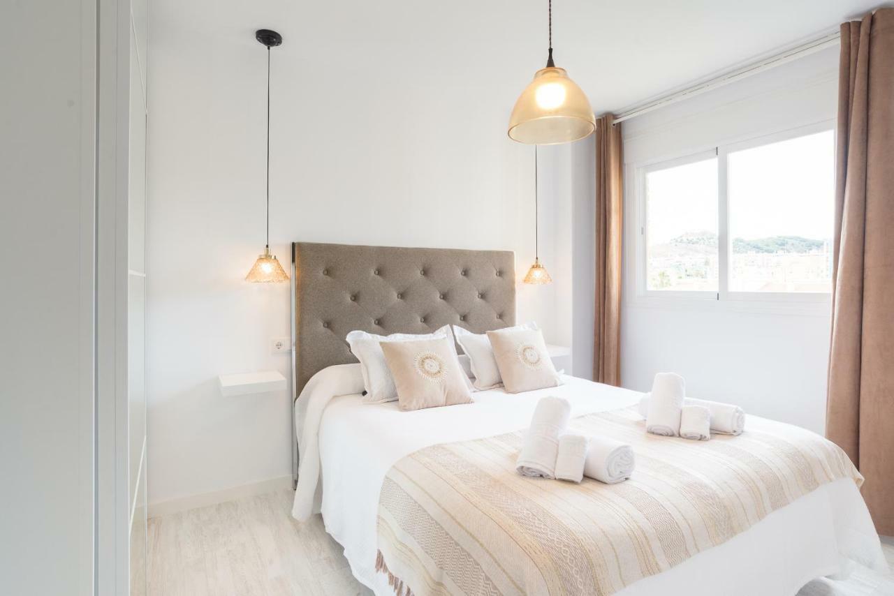 Stunning Spacious City Apartment With Free Parking Малага Экстерьер фото