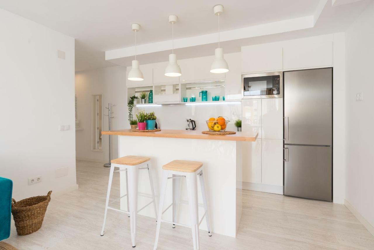 Stunning Spacious City Apartment With Free Parking Малага Экстерьер фото