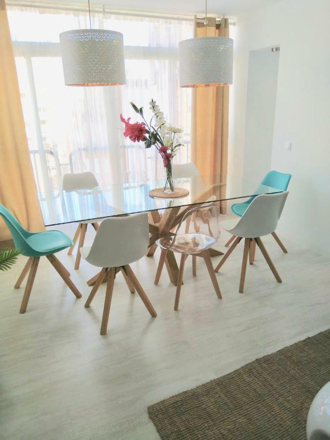 Stunning Spacious City Apartment With Free Parking Малага Экстерьер фото